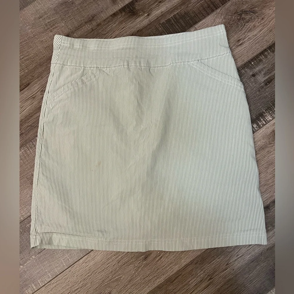 Mario Serrani Pinstripe green and white Mini Skirt Sz small EUC